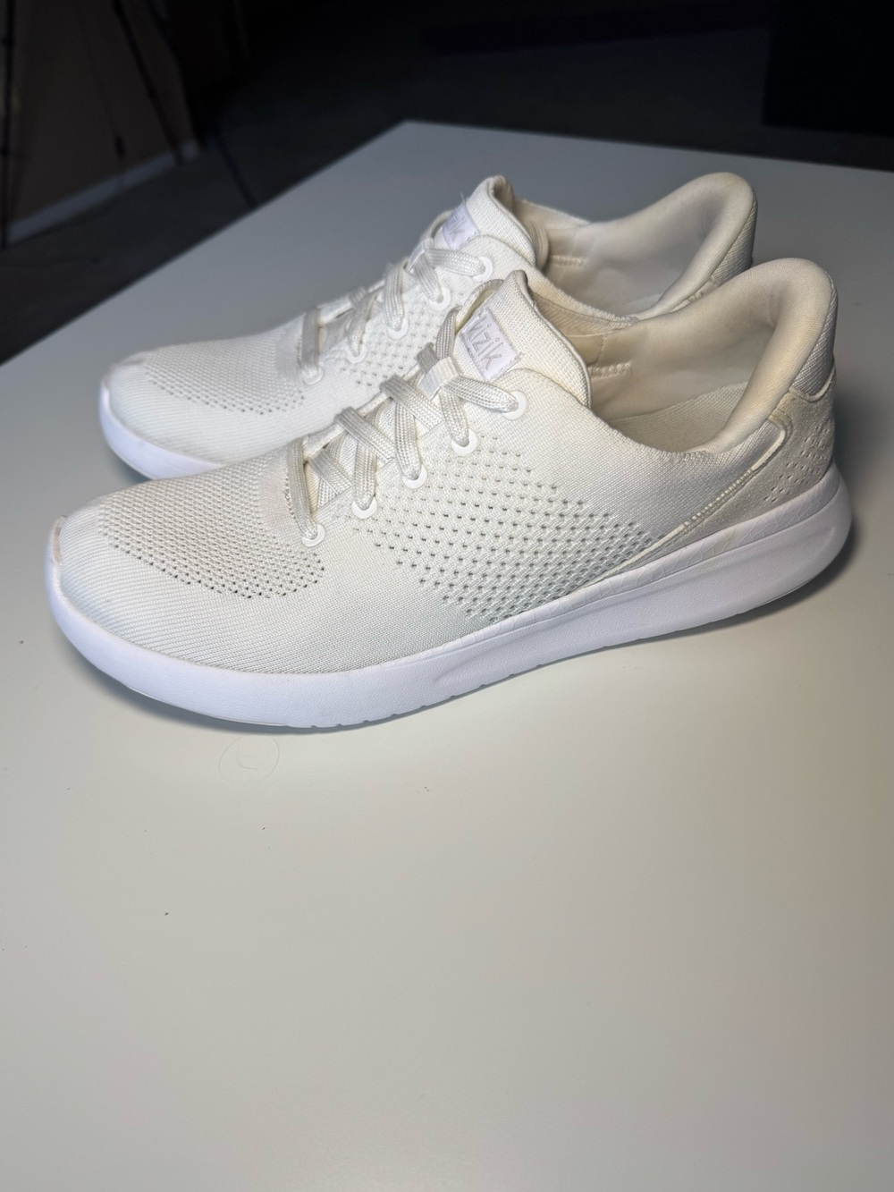 Kizik Lima hands-free slip-on sneaker for Unisex size M8.5 / W 10 - Picture 6 of 14